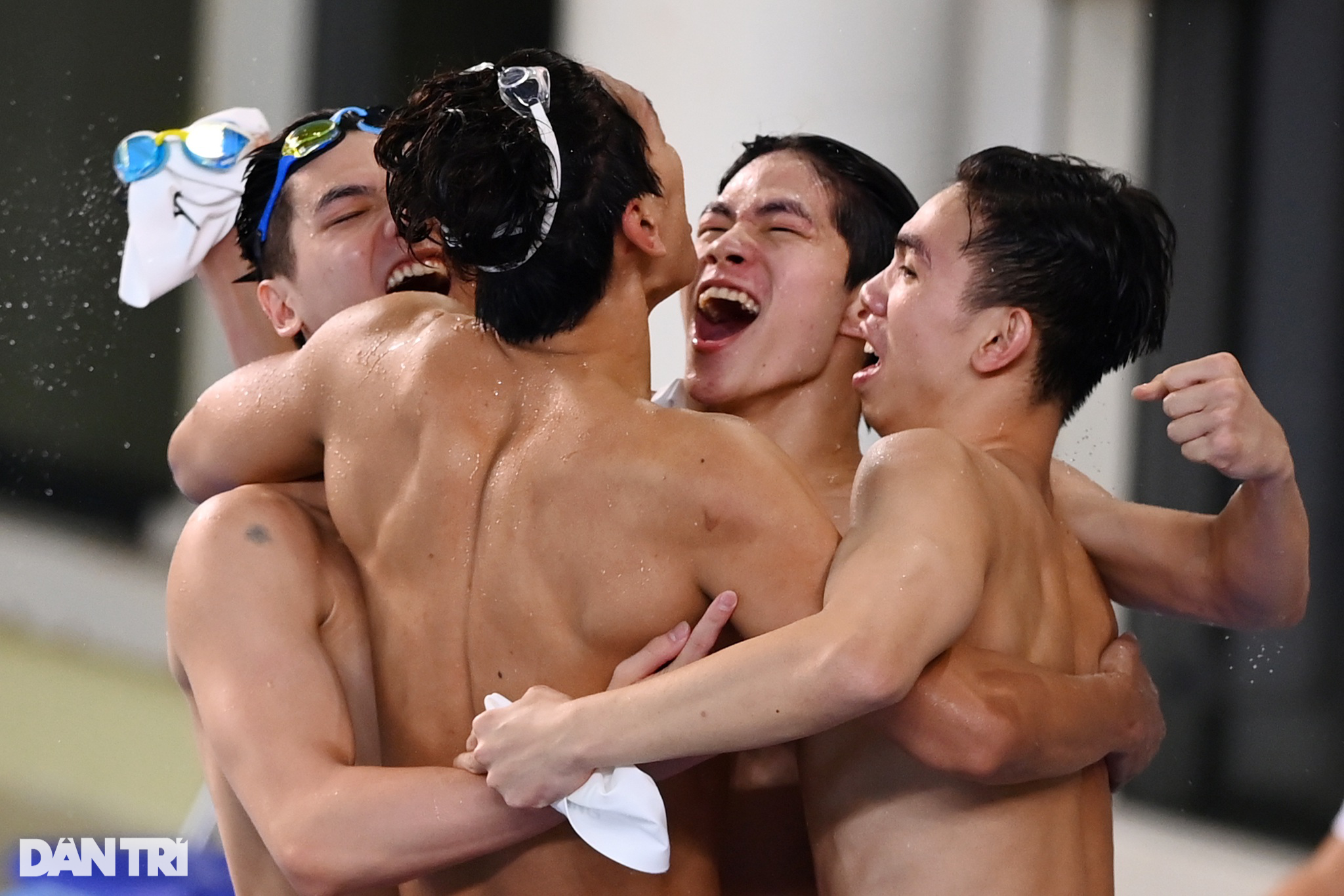 Khoảnh khắc đội bơi Việt Nam phá kỷ lục SEA Games thi 4x200m tiếp sức tự do - 14 Khoảnh khắc đội bơi Việt Nam phá kỷ lục SEA Games thi 4x200m tiếp sức tự do - 14