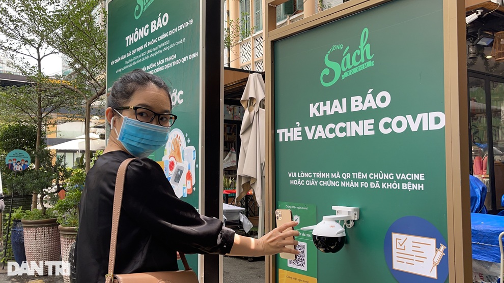 Đường Sách TPHCM: Biểu tượng văn hóa đọc của người dân mở cửa trở lại - 3 Đường Sách TPHCM: Biểu tượng văn hóa đọc của người dân mở cửa trở lại - 3