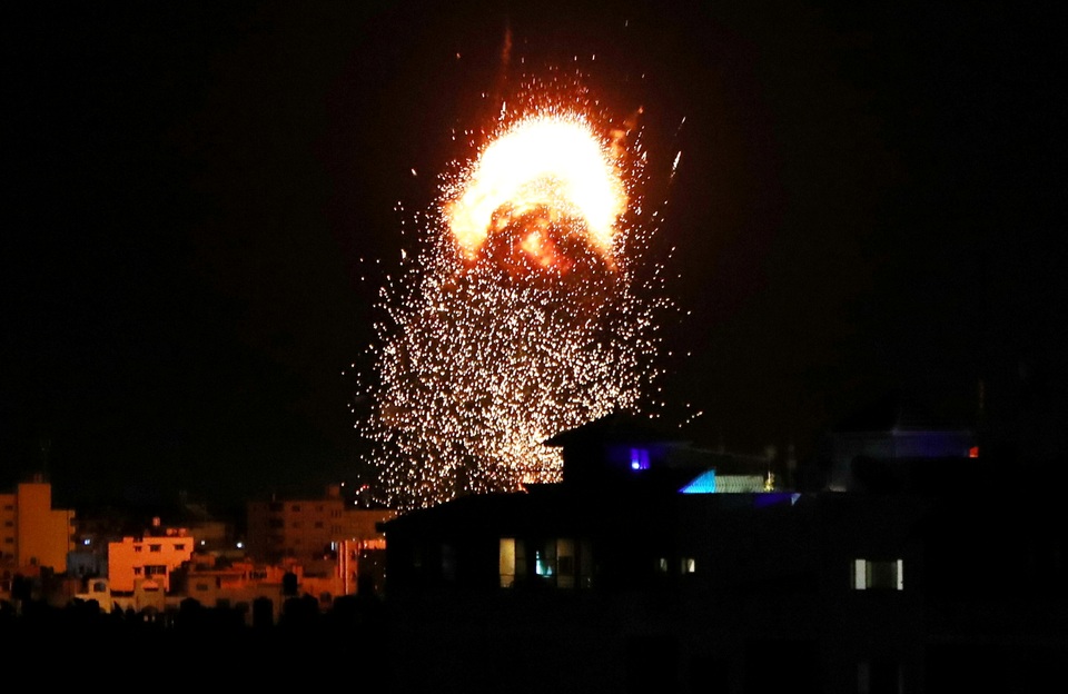 Hamas nã tên lửa vào 6 căn cứ của Không quân Israel - 1 Hamas nã tên lửa vào 6 căn cứ của Không quân Israel - 1