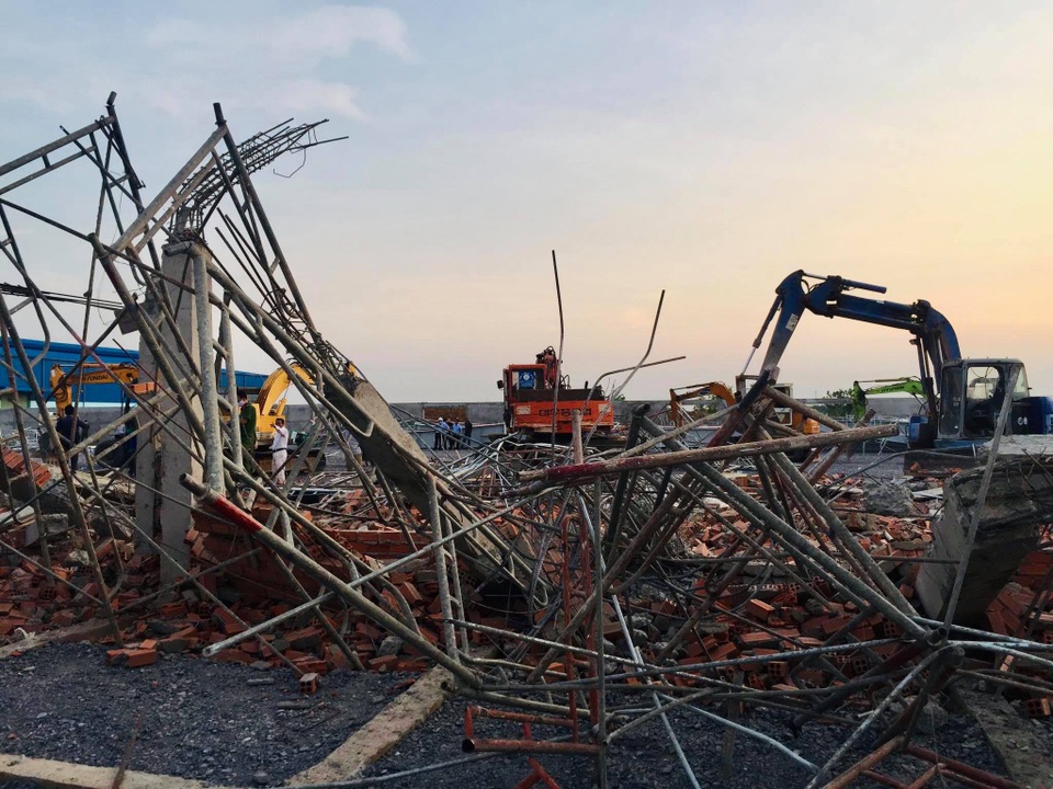 Vụ sập tường khiến 10 người tử vong: Khởi tố giám đốc đơn vị thi công - 1 Vụ sập tường khiến 10 người tử vong: Khởi tố giám đốc đơn vị thi công - 1