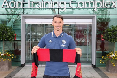 MU công bố số áo: Ibrahimovic khoác áo số 9 của Martial