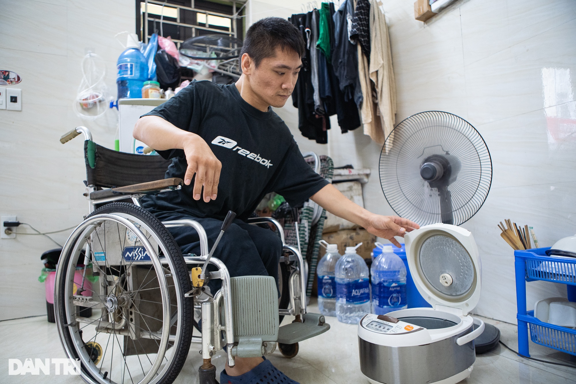 Chuyện tình của chàng trai bại não và cô gái khiếm thị ở Hà Nội - 1 Chuyện tình của chàng trai bại não và cô gái khiếm thị ở Hà Nội - 1