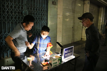 Bị kiểm tra độ cồn, tài xế chây ỳ không chấp hành vì "nhà gần đây"