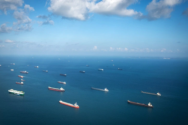 Mối lo ngại về hành trình của những "con tàu ma" trên biển