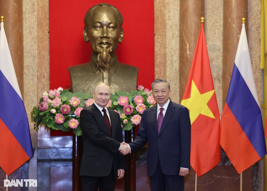 Việt Nam bắn 21 phát đại bác chào mừng Tổng thống Nga Putin - 5