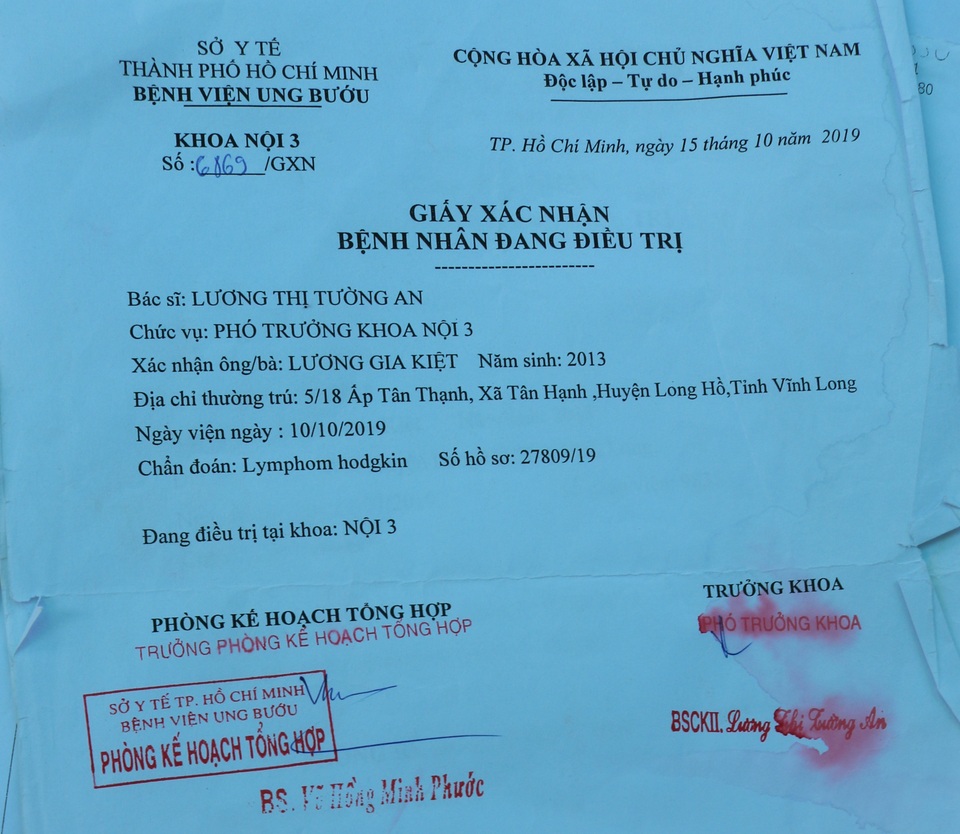 Người mẹ bán vé số ứa lệ ôm nỗi đau tuyệt vọng nhìn con ung thư - 4 Người mẹ bán vé số ứa lệ ôm nỗi đau tuyệt vọng nhìn con ung thư - 4