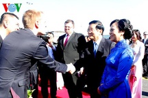 Chủ tịch nước tới Praha, bắt đầu thăm cấp Nhà nước Cộng hòa Séc