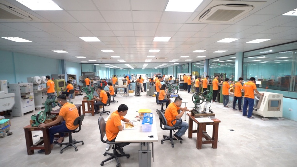 Từ người giũa ngọc tới ông lớn đa ngành - 2 Từ người giũa ngọc tới ông lớn đa ngành - 2