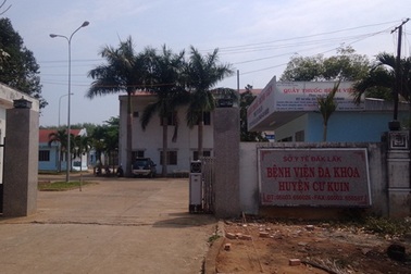 Vụ nữ sinh bị cưa chân: Đình chỉ Phó Giám đốc bệnh viện