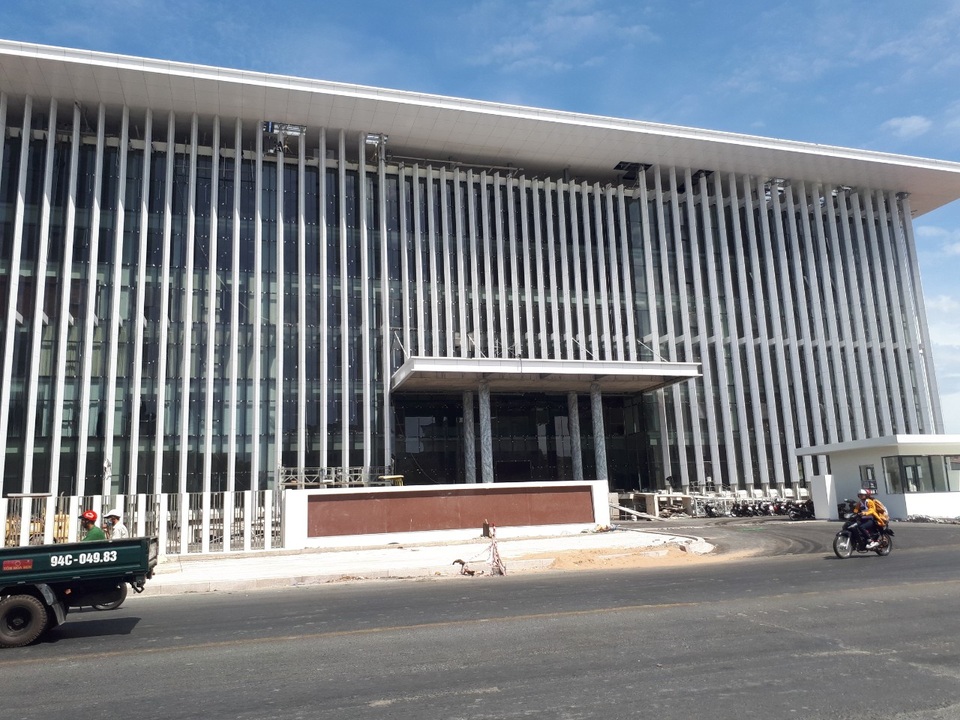Cà Mau “hỏa tốc” tìm giải pháp an toàn vì trụ sở trăm tỷ nằm gần cây xăng - 2 Cà Mau “hỏa tốc” tìm giải pháp an toàn vì trụ sở trăm tỷ nằm gần cây xăng - 2