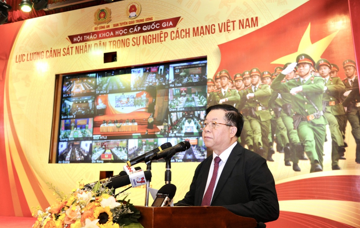 Cảnh sát nhân dân là lực lượng vũ trang trọng yếu, nòng cốt - 2 Cảnh sát nhân dân là lực lượng vũ trang trọng yếu, nòng cốt - 2