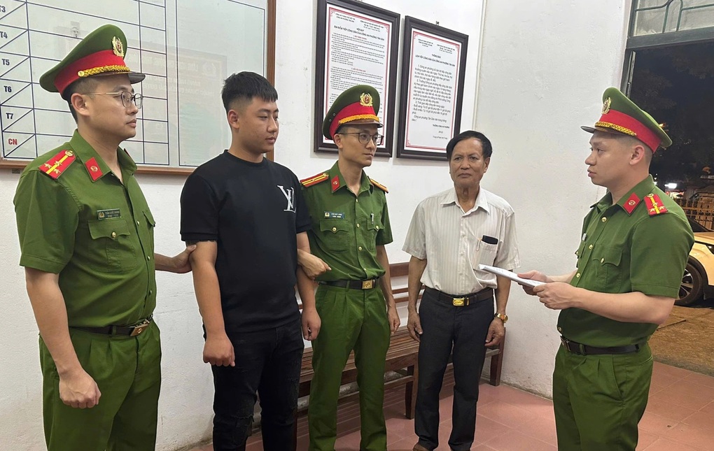 Bắt giữ hai đối tượng khai thác đất rừng trái phép ở Phú Thọ - 2 Bắt giữ hai đối tượng khai thác đất rừng trái phép ở Phú Thọ - 2