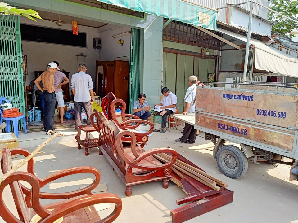 Phong tỏa hiện trường sạt lở bờ sông Cái Răng, di dân khẩn cấp - 7 Phong tỏa hiện trường sạt lở bờ sông Cái Răng, di dân khẩn cấp - 7