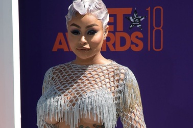 Blac Chyna khoe ngực bốc lửa