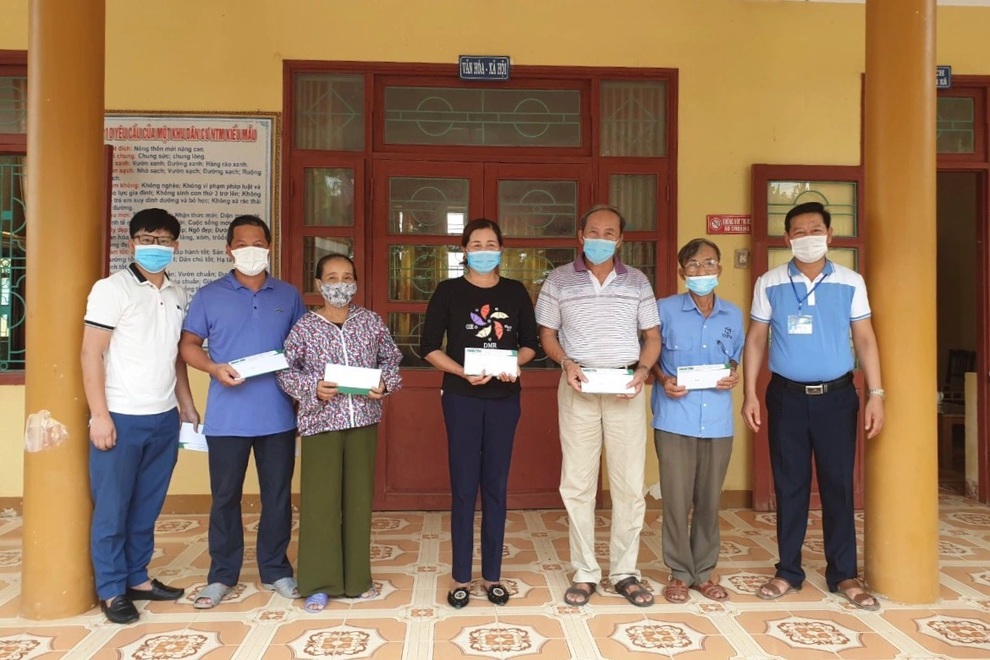 Báo Dân trí tặng quà gia đình chính sách tại Quảng Bình nhân dịp 27/7 - 2 Báo Dân trí tặng quà gia đình chính sách tại Quảng Bình nhân dịp 27/7 - 2
