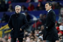 CĐV MU giận dữ, đòi sa thải HLV Mourinho ngay lập tức