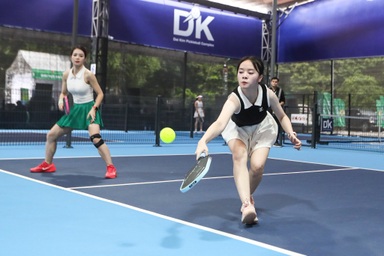 Kịch tính và hấp dẫn ngày thi đấu đầu tiên giải pickleball báo Dân trí