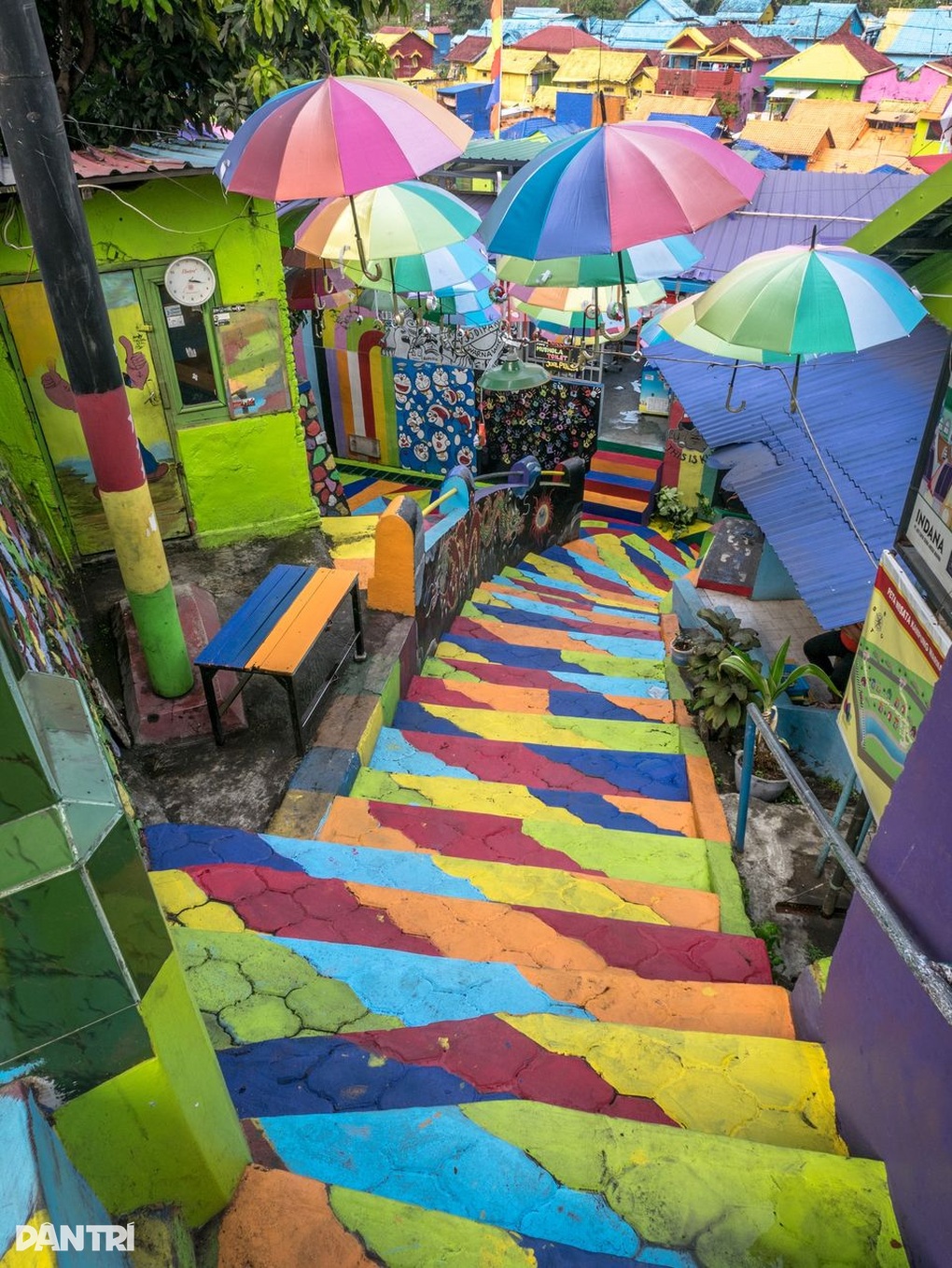 Khu ổ chuột tồi tàn bậc nhất Indonesia lột xác thành điểm du lịch hấp dẫn - 1