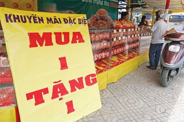 Bánh trung thu: Vẫn sản xuất khi đã có hàng đại hạ giá