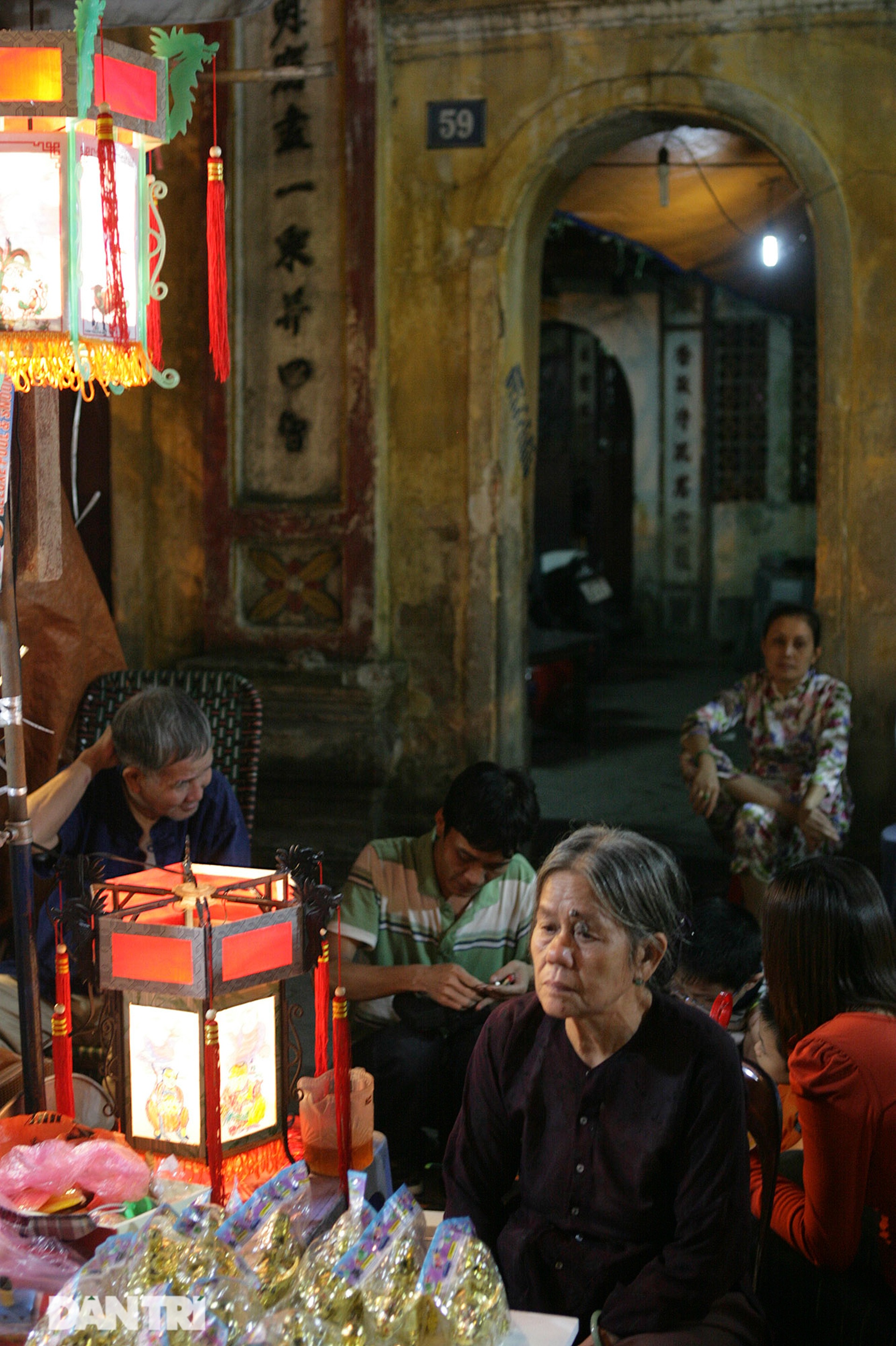 Trở về đêm Trung thu đông đúc cách nay hơn một thập niên - 11 Trở về đêm Trung thu đông đúc cách nay hơn một thập niên - 11