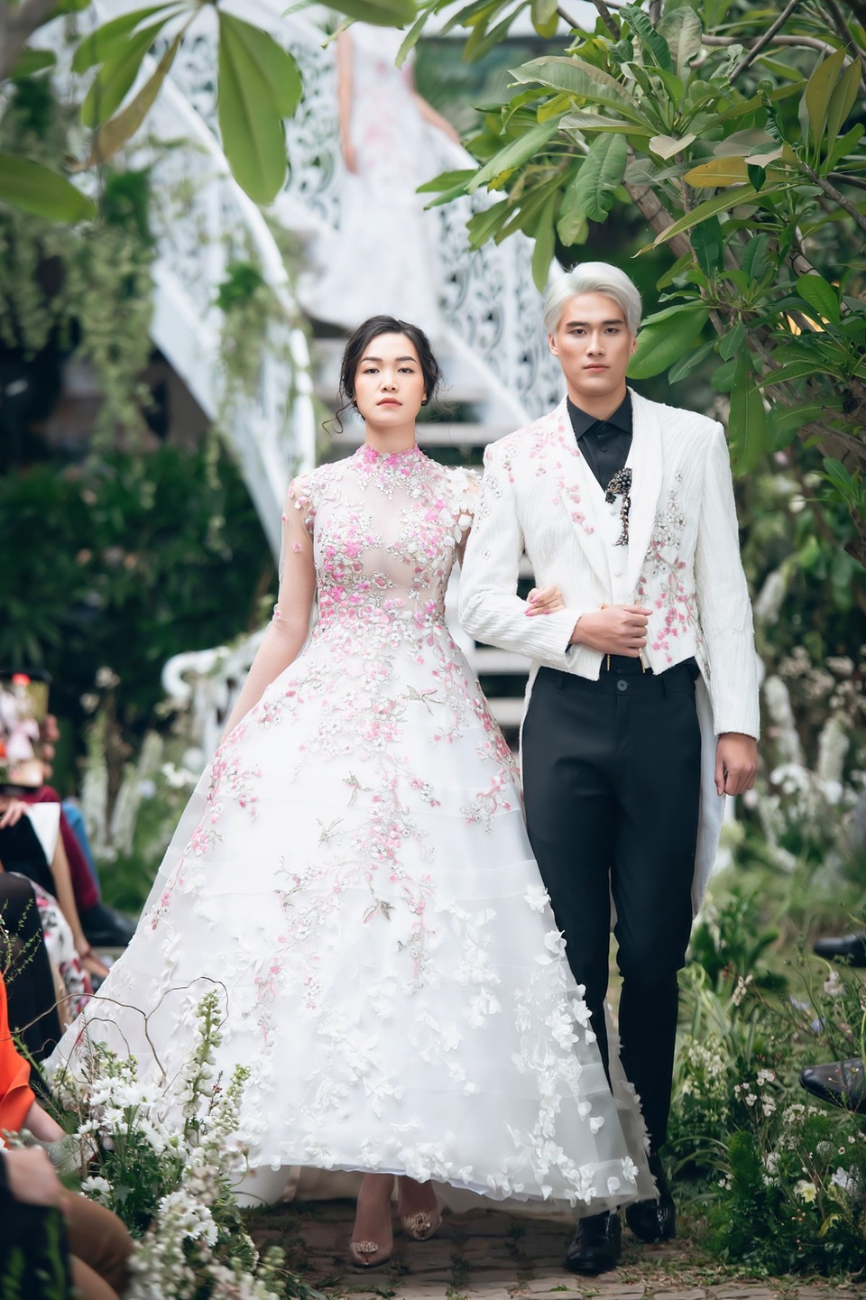 Lệ Quyên tình tứ sánh đôi bạn trai tin đồn Lâm Bảo Châu - 11