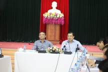 Bí thư, Chủ tịch Đà Nẵng chủ trì họp khẩn khắc phục mưa bão trước giờ khai mạc APEC