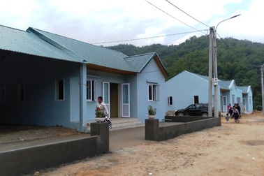 Bản làng vùng biên từng bị lũ cuốn trôi đã có khu tái định cư đẹp như tranh