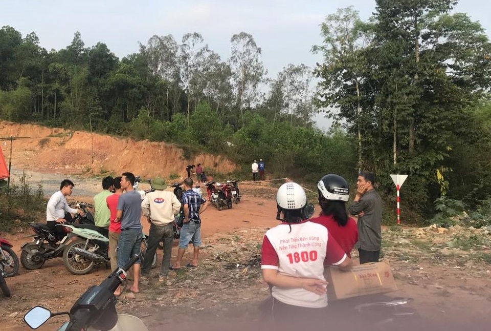 Hoảng hồn phát hiện thi thể đang phân hủy trên đồi vắng - 1 Hoảng hồn phát hiện thi thể đang phân hủy trên đồi vắng - 1