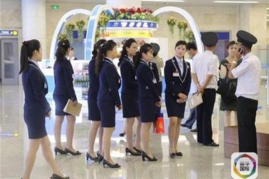 Dàn mỹ nữ Triều Tiên đẹp hút hồn tại sân bay Bình Nhưỡng