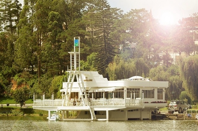 ជួលភោជនីយដ្ឋាន Thuy Ta នៅ Da Lat ក្នុងតម្លៃ ១៥,១ពាន់លានដុង/ឆ្នាំ៖ តើត្រូវធ្វើអ្វីដើម្បីយកដើមទុនមកវិញ? - ២ Thuê nhà hàng Thủy Tạ Đà Lạt 15,1 tỷ đồng/năm: Làm gì để thu hồi vốn? - 2