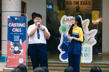 Trường học thiết kế giờ ra chơi thành sân khấu âm nhạc, rạp chiếu phim