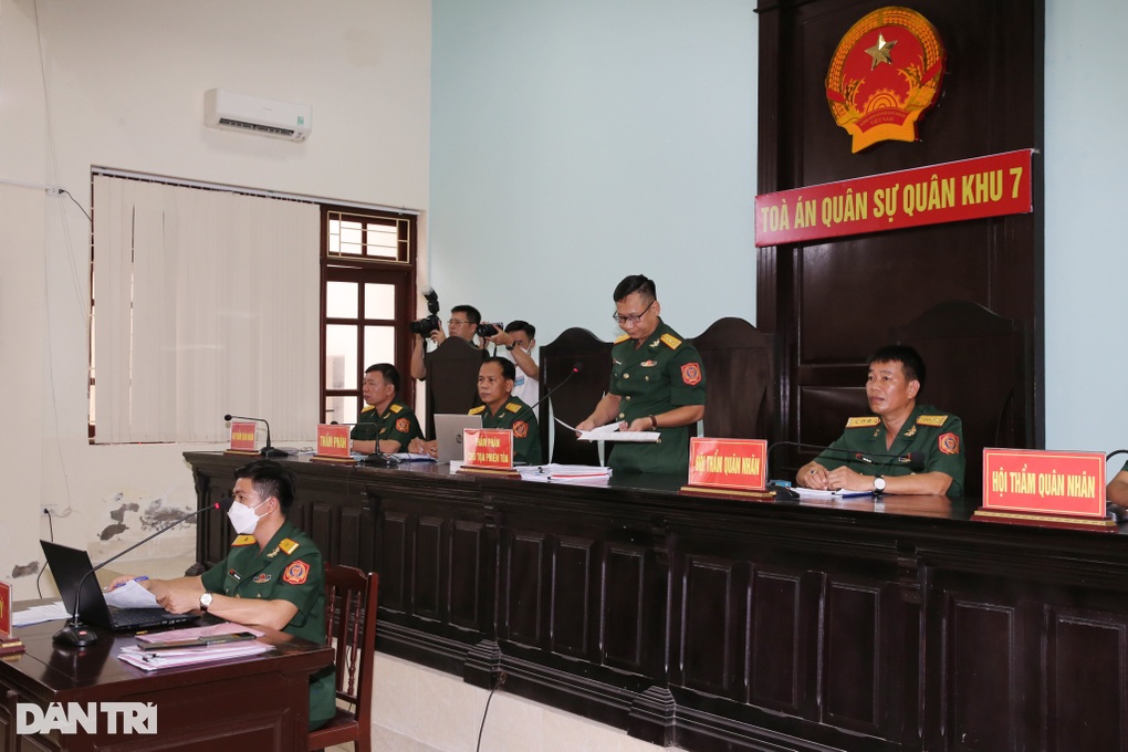 9 cán bộ quân đội hầu tòa trong vụ án buôn lậu hơn 198 triệu lít xăng - 5 9 cán bộ quân đội hầu tòa trong vụ án buôn lậu hơn 198 triệu lít xăng - 5