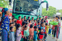 Cuộc ly hương vượt nghìn cây số của những đứa trẻ dịp hè