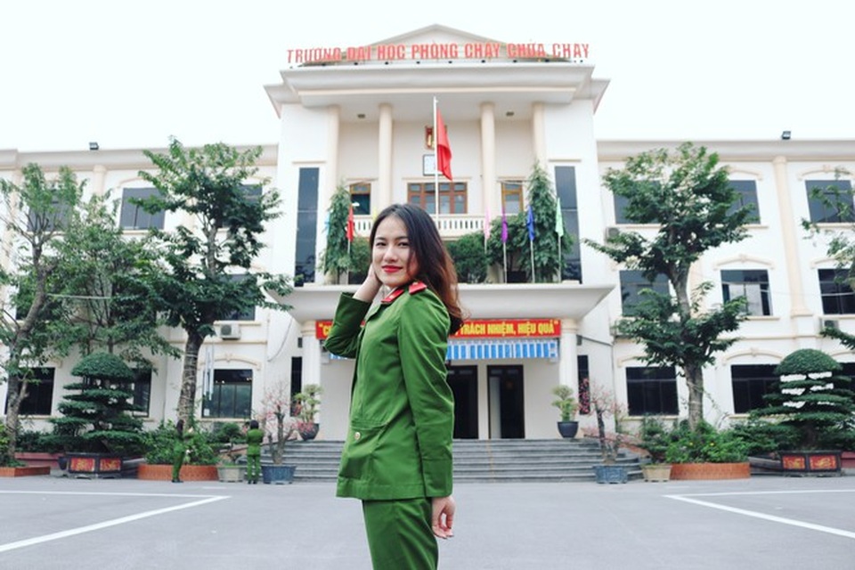 Nữ thủ khoa ĐH Phòng cháy Chữa cháy được kết nạp Đảng trên giảng đường - 2 Nữ thủ khoa ĐH Phòng cháy Chữa cháy được kết nạp Đảng trên giảng đường - 2