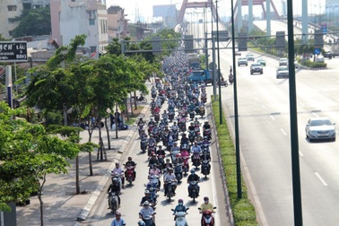 TPHCM: Tăng thời gian xe máy chạy vào làn ô tô trên 2 tuyến đường huyết mạch