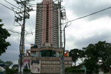 Cháy lớn gần Trung tâm thương mại Thuận Kiều Plaza 