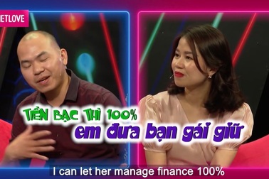 Cặp đôi vừa gặp đã hợp nhau, bạn trai nói "đưa 100% tiền cho bạn gái giữ"