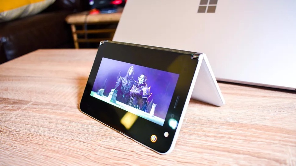 Chùm ảnh thực tế chiếc smartphone 2 màn hình Surface Duo của Microsoft - 9 Chùm ảnh thực tế chiếc smartphone 2 màn hình Surface Duo của Microsoft - 9