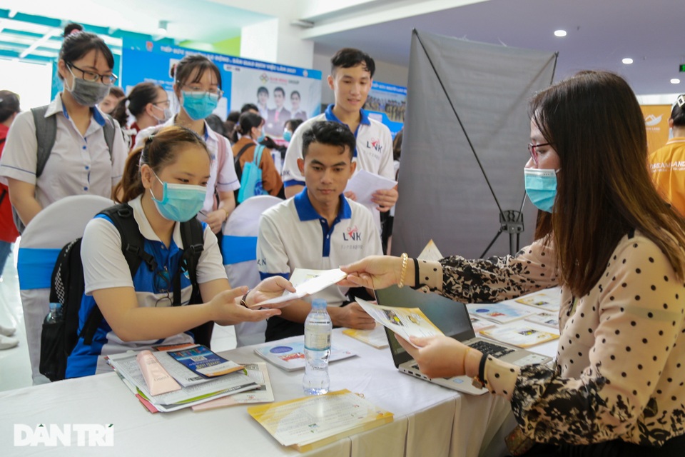 Người trẻ cần làm gì để có mức lương 15 triệu đồng/tháng? - 4 Người trẻ cần làm gì để có mức lương 15 triệu đồng/tháng? - 4