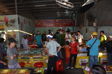 Bắt quả tang 40 đối tượng đánh bạc