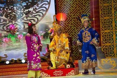 Chương trình Gặp nhau cuối năm: Vì sao hơn 10 năm không thay đổi diễn viên chính?