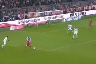 Lewandowski lập hattrick, Bayern hạ Schalke 3-0