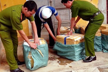 Phát hiện hơn 1 tấn nội tạng động vật “bẩn” bên vệ đường