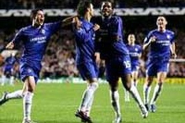 Anh tiến hành điều tra lương các cầu thủ bóng đá 