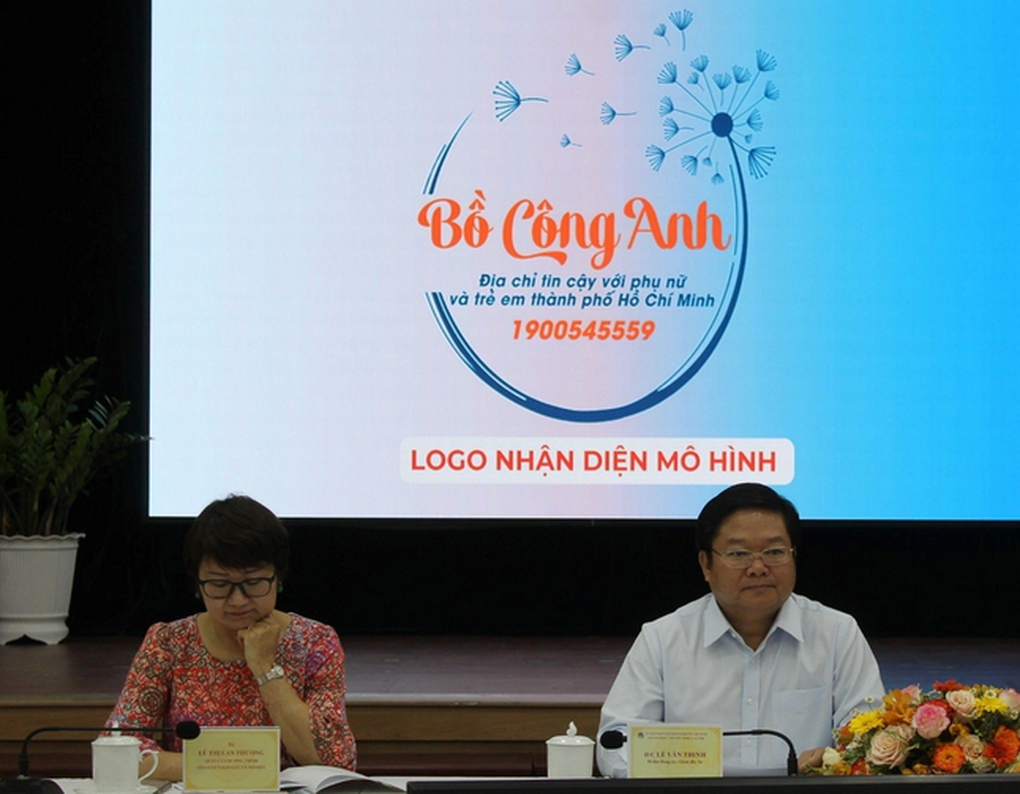 Người phụ nữ mang thai 6 tháng cùng 2 con nhỏ sống lang thang trên đường - 3 Người phụ nữ mang thai 6 tháng cùng 2 con nhỏ sống lang thang trên đường - 3