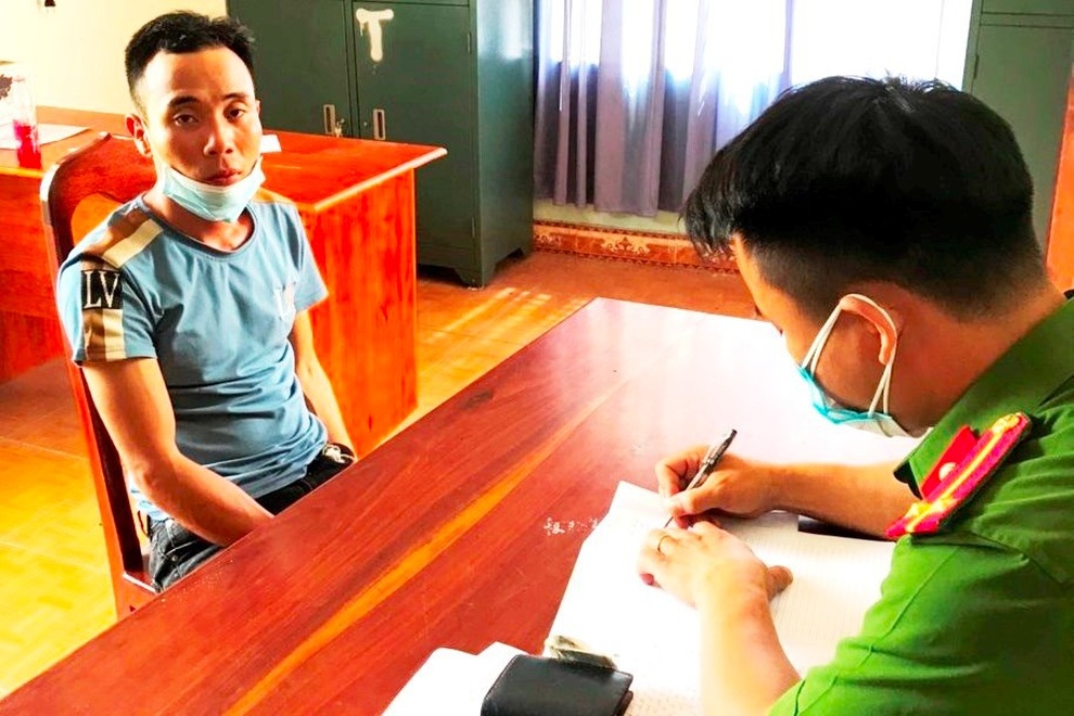 Bắt giữ đối tượng ngáo đá thủ cả kho hàng nóng trong nhà - 1 Bắt giữ đối tượng ngáo đá thủ cả kho hàng nóng trong nhà - 1