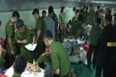 Cận cảnh "lô cốt" sới bạc ở Vĩnh Phúc vừa bị cảnh sát triệt phá, bắt 52 người