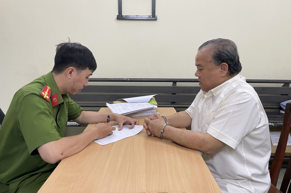 Giả danh Phó trưởng Ban Nội chính Trung ương lừa đảo hơn 30 tỷ ở TPHCM - 1 Giả danh Phó trưởng Ban Nội chính Trung ương lừa đảo hơn 30 tỷ ở TPHCM - 1