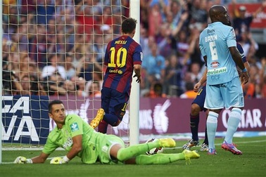 Barcelona “trút giận” tại Los Carmenes