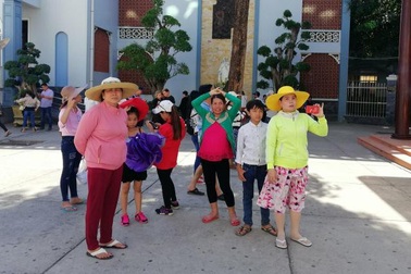 Ngày nghỉ lễ cuối, nhiều điểm du lịch nổi tiếng vẫn “hút” khách